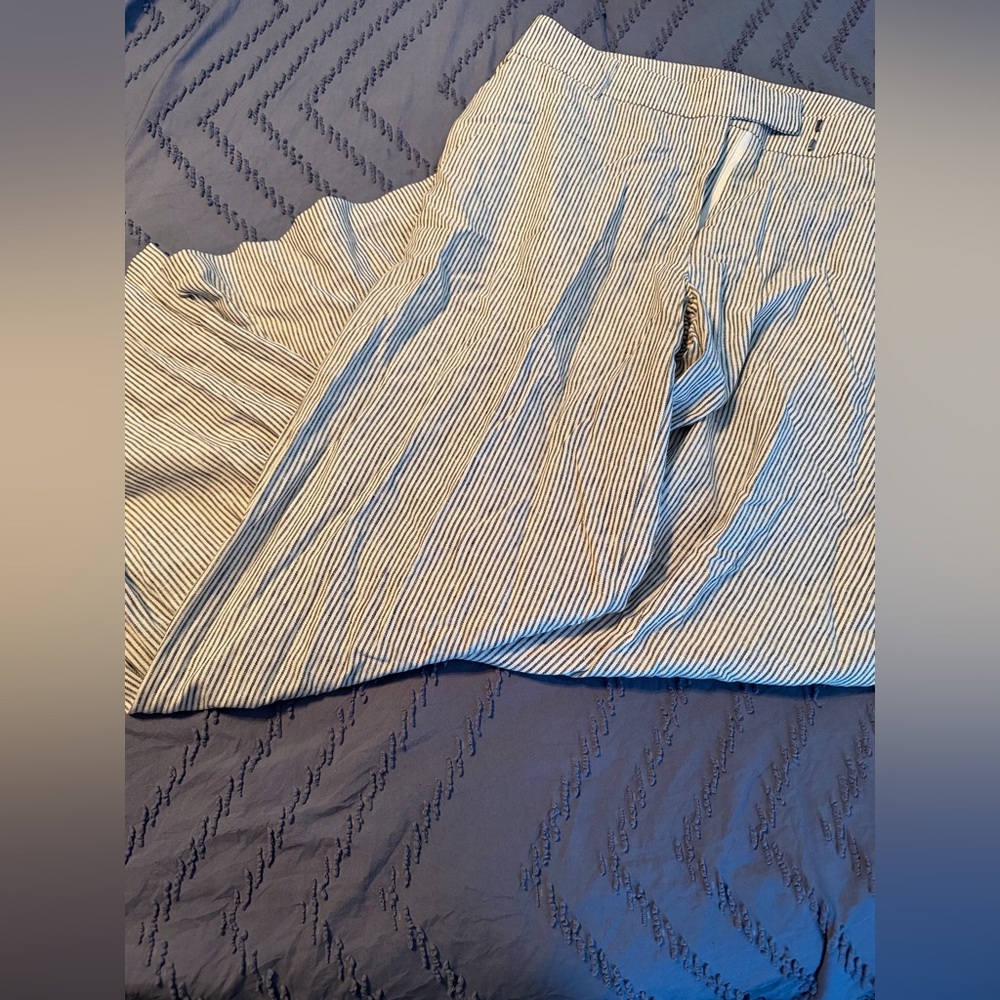 Gray Seersucker Wide-Leg Women's Pants - Picture 13 of 16